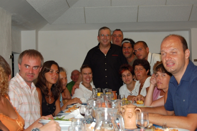 Gruppo a cena.